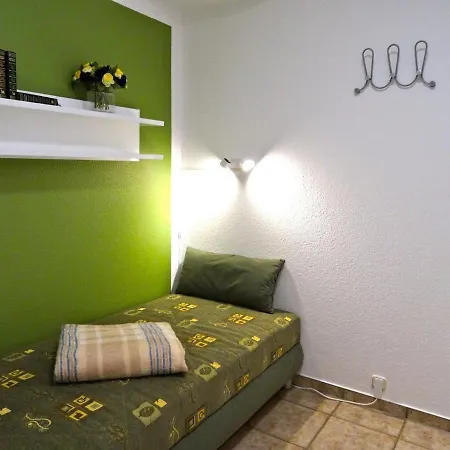 Haegerende 10_ Wohng_2 _ Neue Lieb Apartment Kirr